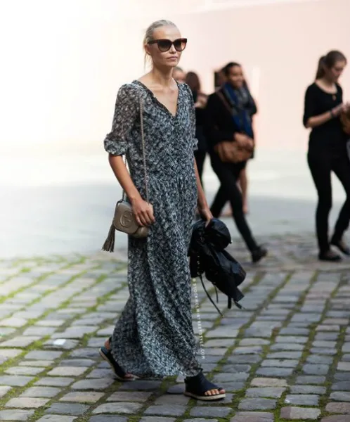 maksi elbise nasıl giyilir