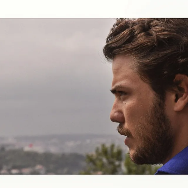 923803_1049119288562007_199120997_n