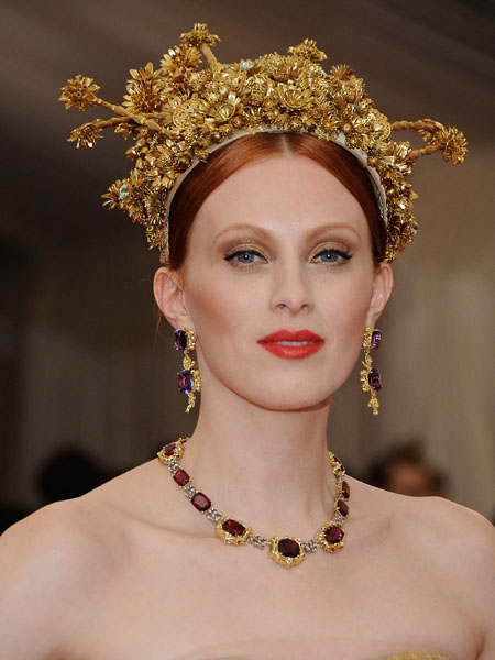 KIZIL SAÇLILAR İÇİN EN İYİ MAKYAJ ÖNERİLERİ