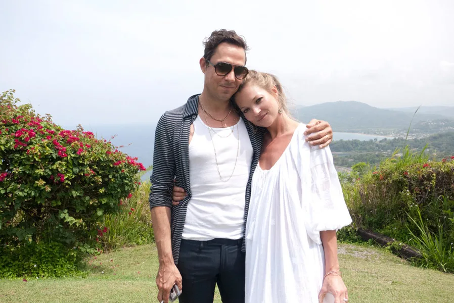 Kate-Jamie-cozied-up-each-other-during-trip-Jamaica