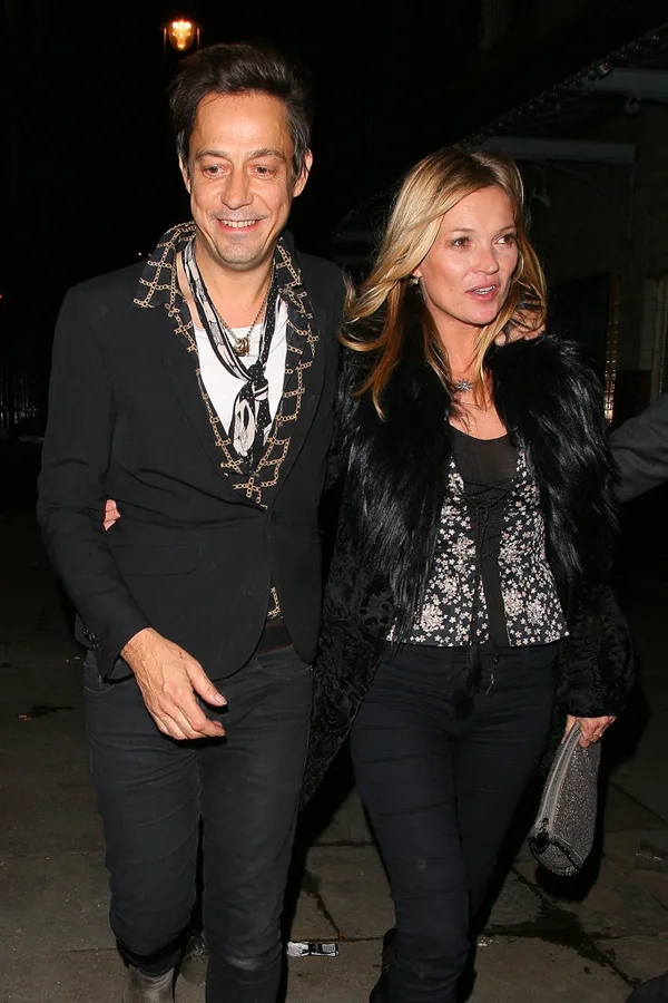 Kate-Jamie-held-each-other-while-leaving-London