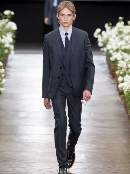 DIOR DEFİLESİNE BURSALI GRUP DAMGASINI VURDU