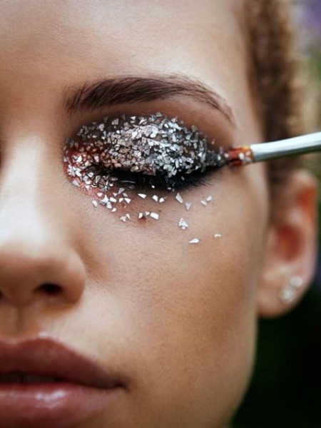 YAŞLI GÖSTEREN 4 MAKYAJ HATASI