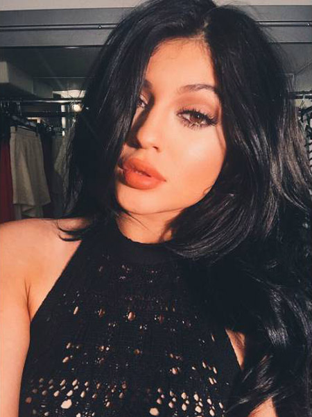 KYLIE JENNER’IN EN İYİ 22 MAKYAJ GÖRÜNÜMÜ