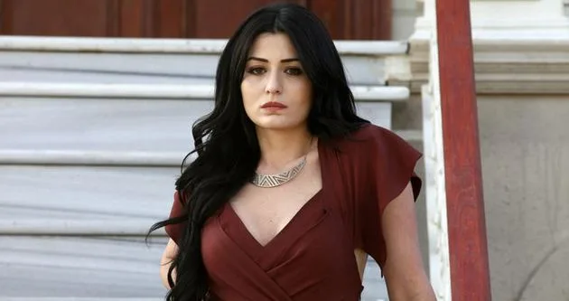 OYUNCU DENIZ CAKIR FOTOGRAF: METIN ARABACI