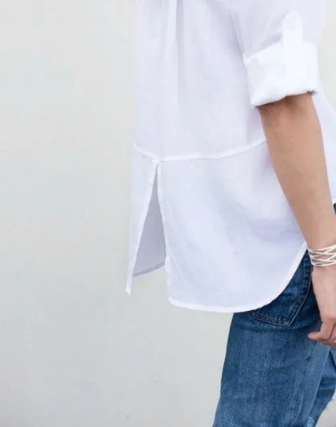 DENİM VE BEYAZ GÖMLEK UYUMUNUN EN İYİ ÖRNEKLERİ j