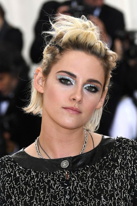 PRATİK VE HAVALI 15 YARIM TOPLU SAÇ MODELİ (6)