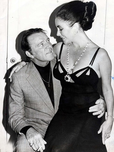 DAHA ÖNCE HİÇ GÖRMEDİĞİNİZ 8 ELIZABETH TAYLOR FOTOĞRAFI