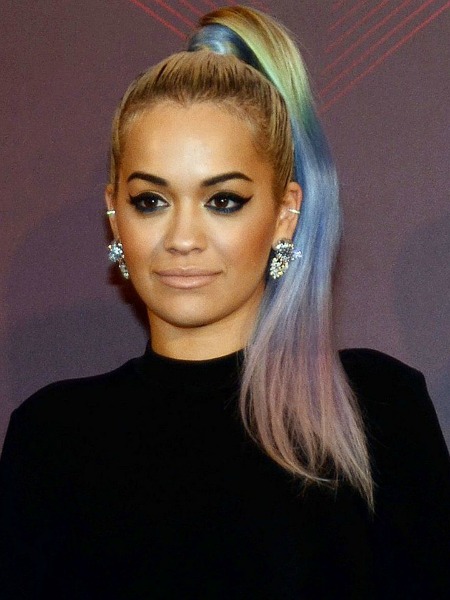 DİKKATLERİ SAÇINIZA ÇEKMENİN 40 YOLU