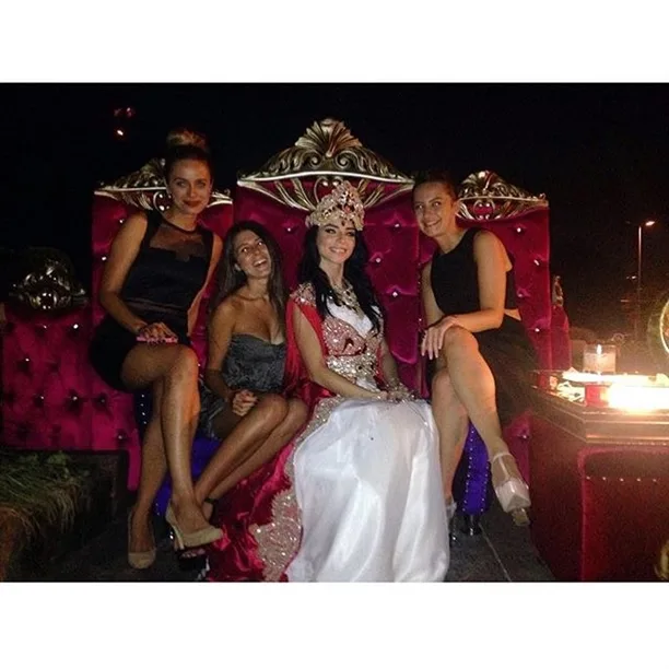 merve-bolugu-001246GY