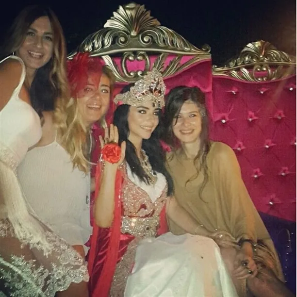 merve-bolugu-001246RR