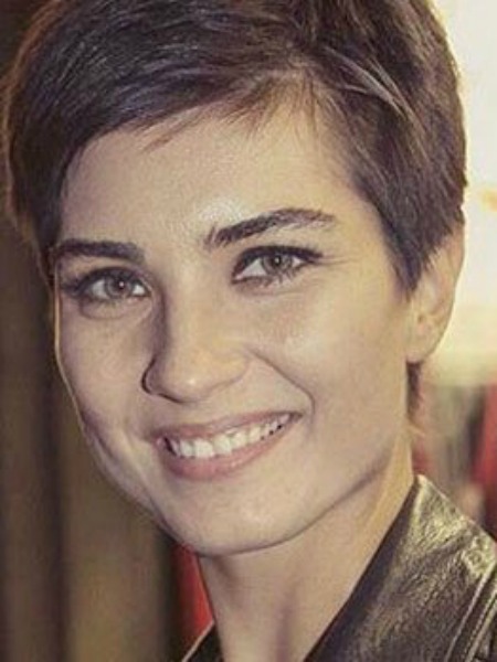 TUBA BÜYÜKÜSTÜN’ÜN SAÇ MODELLERİNDEN HANGİSİ FAVORİNİZ?