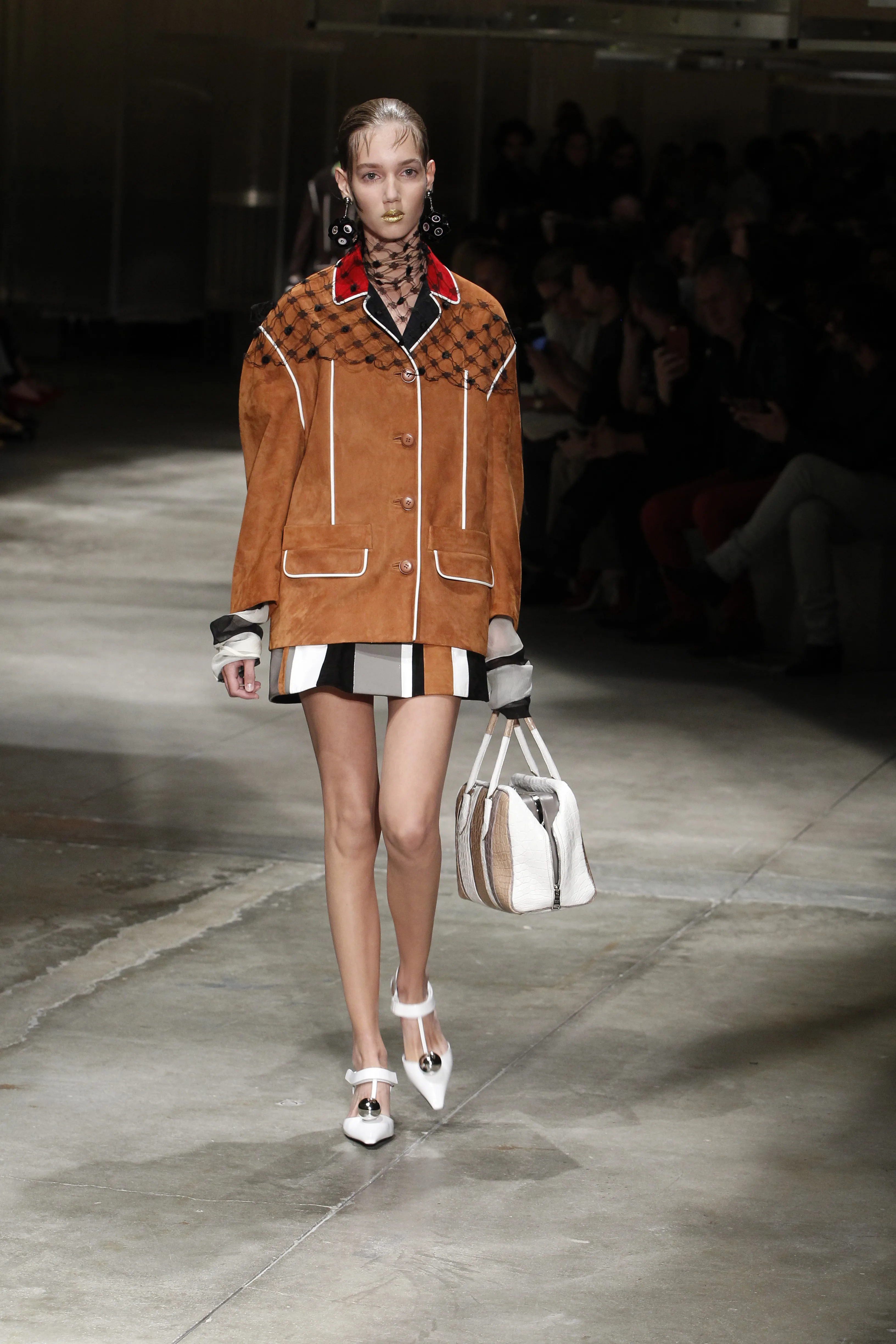 16_PradaDonna SS2016