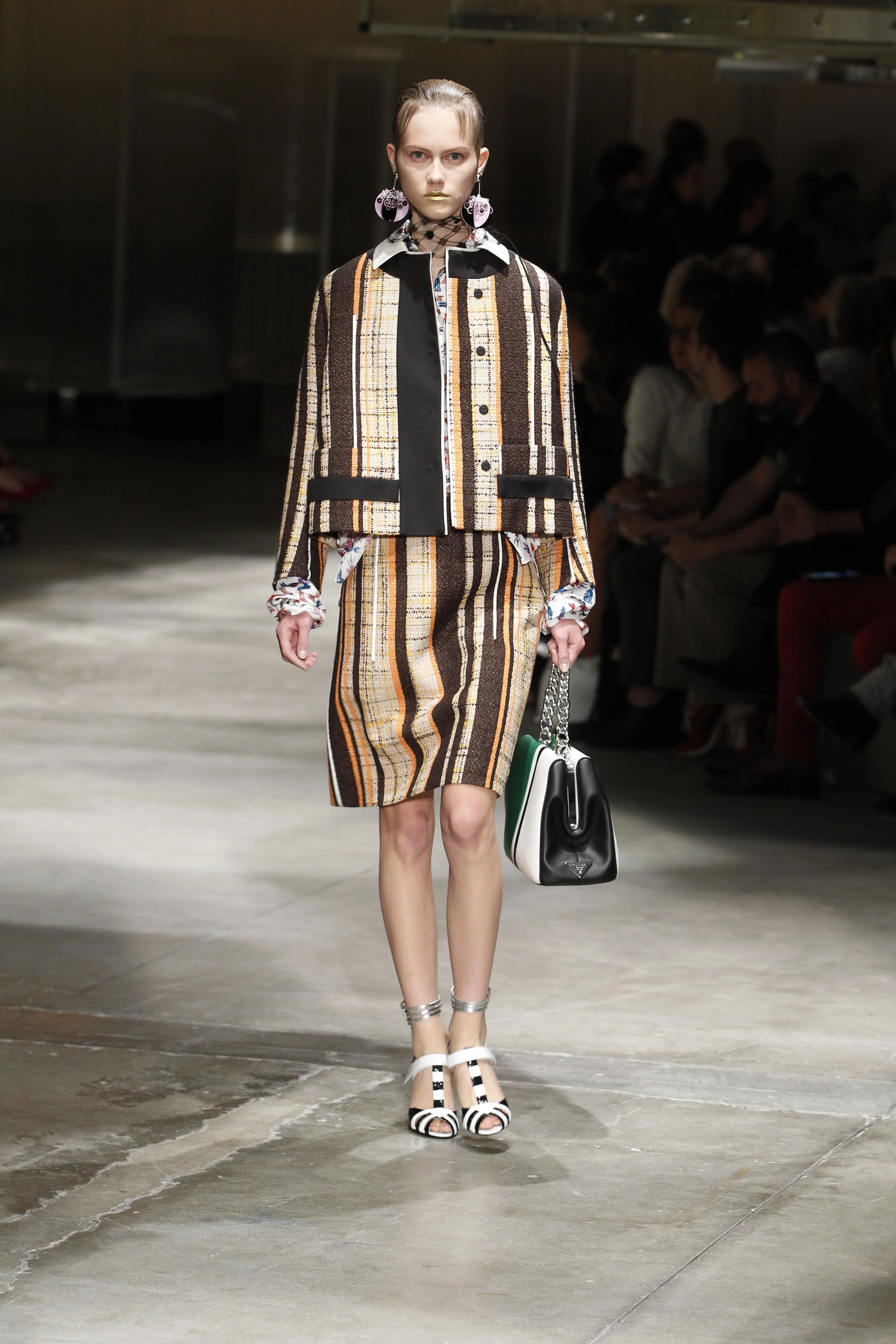 19_PradaDonna SS2016