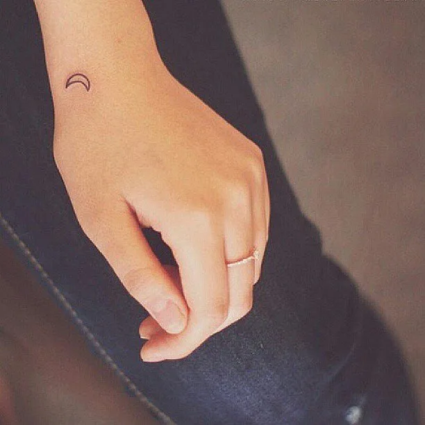 BİLEZİKTEN DAHA ŞIK DURAN 60 BİLEK DÖVMESİ (20)