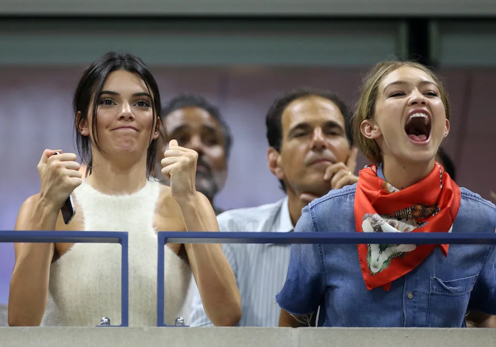 Kendall-Gigi-showed-off-effortless-looks-cheering