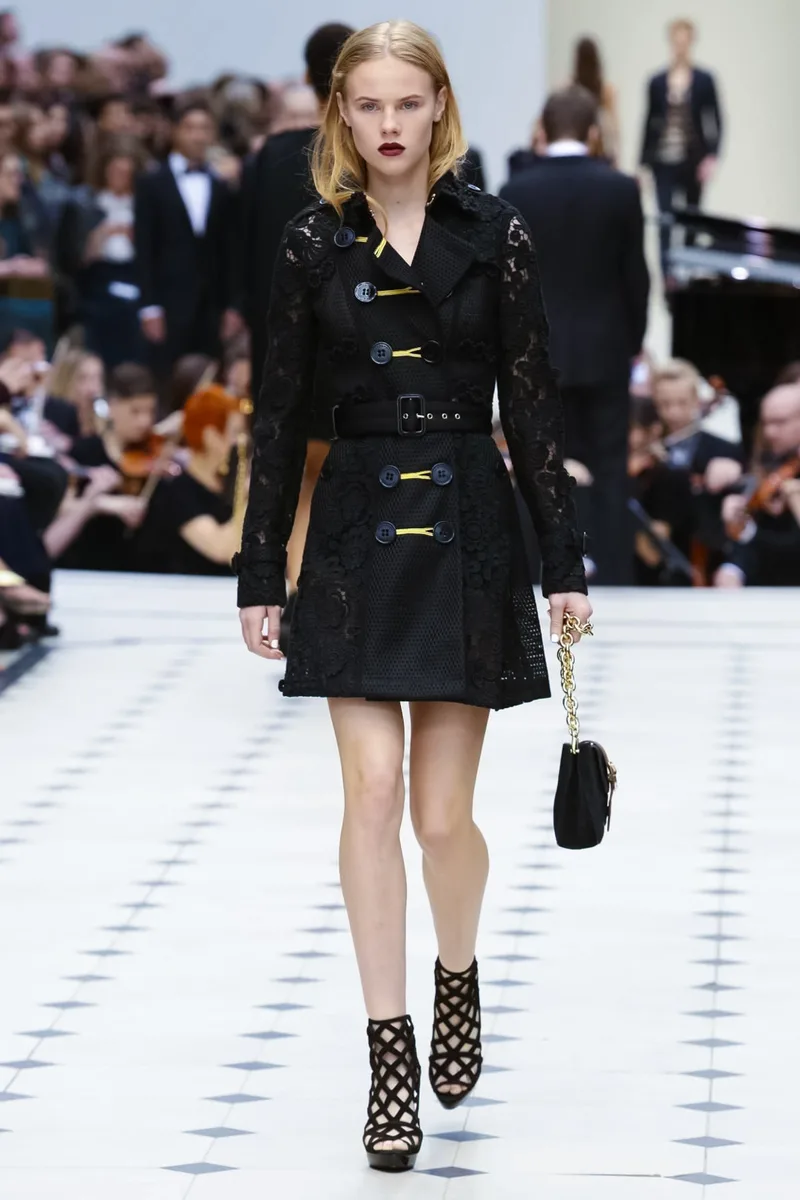 Burberry Prorsum Fashion Show, Ready to Wear Collection Spring Summer 2016 in London