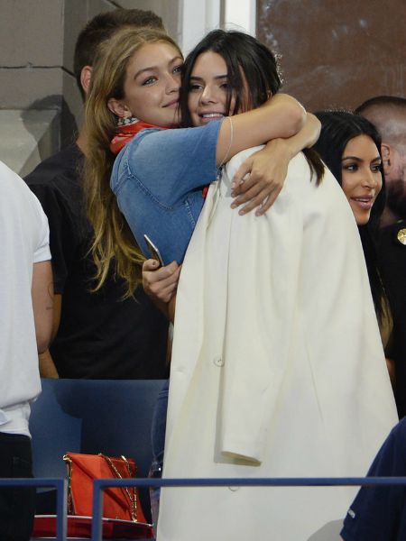GIGI HADID, KENDALL JENNER’IN PEŞİNDEN AYRILMIYOR!