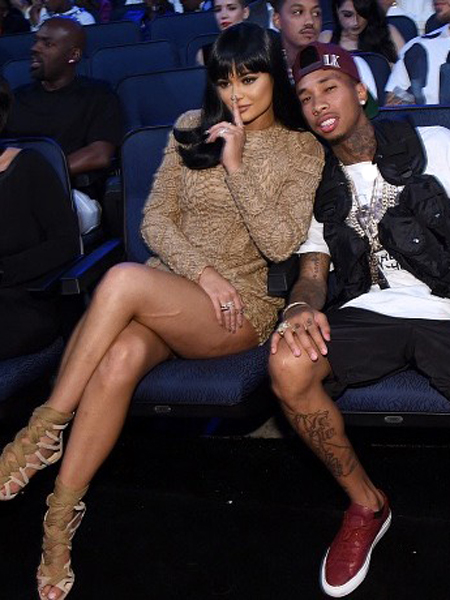 KYLIE JENNER ŞİMDİ DE KLİP KIZI OLDU