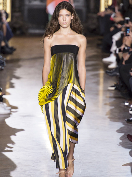 STELLA MCCARTNEY 2016 İLKBAHAR / YAZ DEFİLESİ