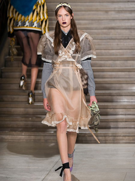 MACERAPEREST MIU MIU KADINI BU KEZ DAHA EĞLENCELİ