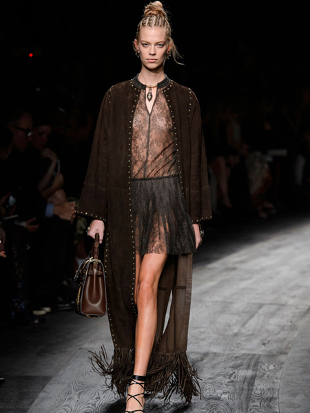 VALENTINO DEFİLESİNDEN EN İYİ GÖRÜNÜMLER