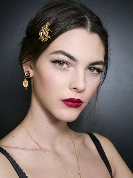 BU KIŞ MUTLAKA EDİNMENİZ GEREKEN 12 RUJ