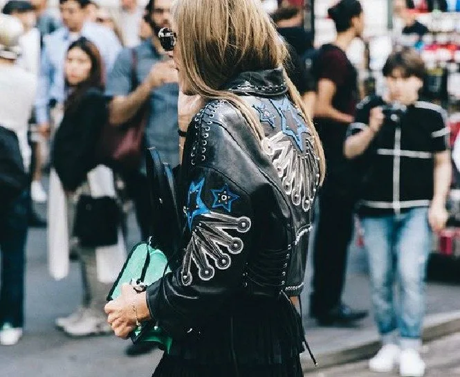 SOKAK STİLİNİN EN GÖZ ALICI DERİ CEKET KOMBİNLERİ
