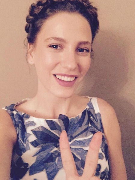 EN İYİ KADIN OYUNCU SERENAY SARIKAYA SEÇİLDİ