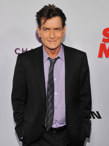 CHARLIE SHEEN AIDS OLDUĞUNU AÇIKLADI