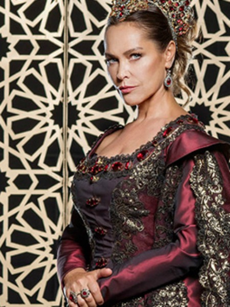 HÜLYA AVŞAR’I KÖSEM SULTAN DİZİSİNDE NASIL BULDUNUZ?