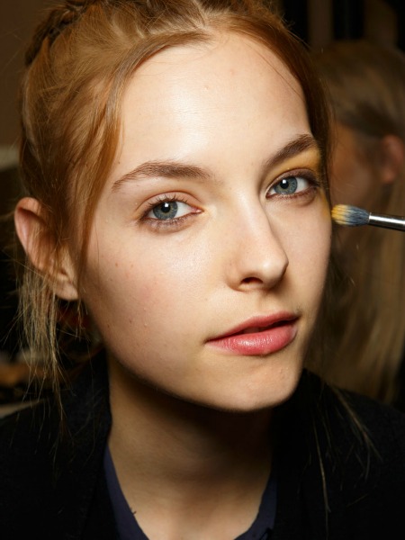 HEMEN BIRAKMANIZ GEREKEN 10 MAKYAJ ALIŞKANLIĞI