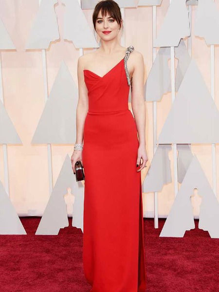 2015’İN EN İYİ 24 KIRMIZI HALI KIYAFETİ