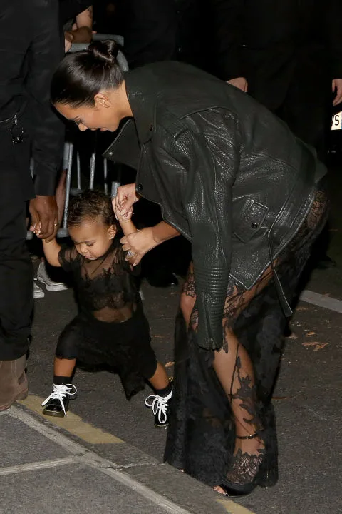 NORTH WEST'IN HEPİMİZDEN DAHA ŞIK OLDUĞUNUN 18 KANITI