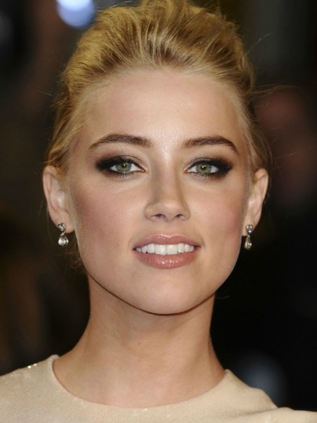 GÖZ RENGİNİZE GÖRE EN İYİ EYELINERI UYGULAYIN