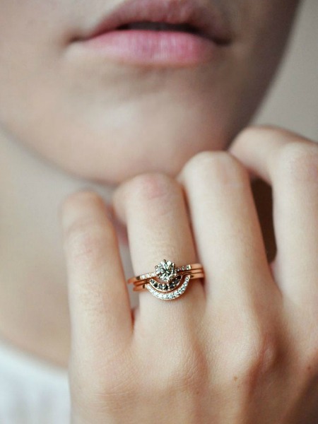 INSTAGRAMDA “EVLENİYORUM” DİYE BAĞIRAN NİŞAN YÜZÜKLERİ