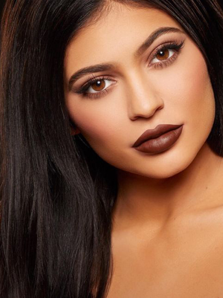 KYLIE JENNER’IN RUJ KOLEKSİYONU İNTERNETİ ELE GEÇİRDİ