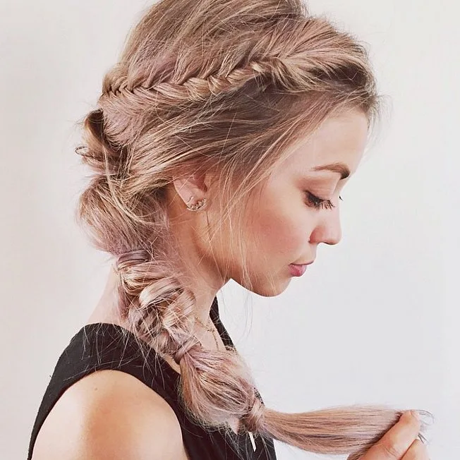 YILBAŞI İÇİN IŞILTILI VE GÖSTERİŞLİ SAÇ MODELLERİ (15)