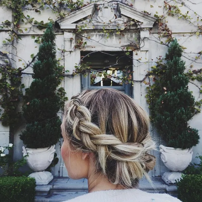 YILBAŞI İÇİN IŞILTILI VE GÖSTERİŞLİ SAÇ MODELLERİ (18)