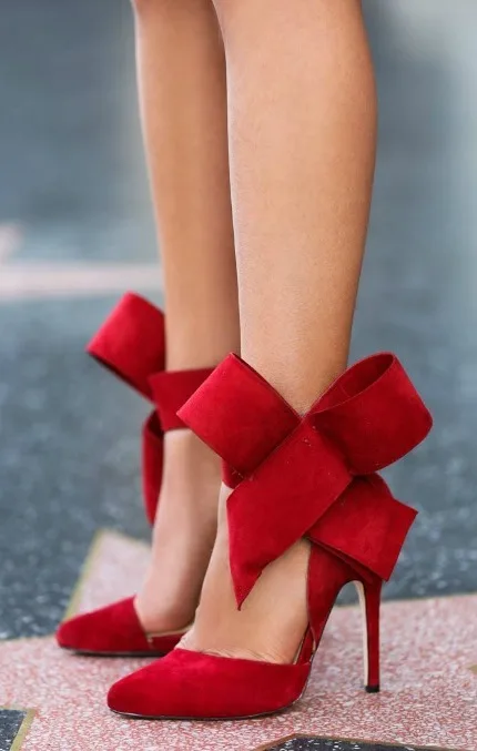 SOKAK STİLİNDE KIRMIZI PARÇALAR İÇİN İLHAM VERİCİ ÖNERİLER 3