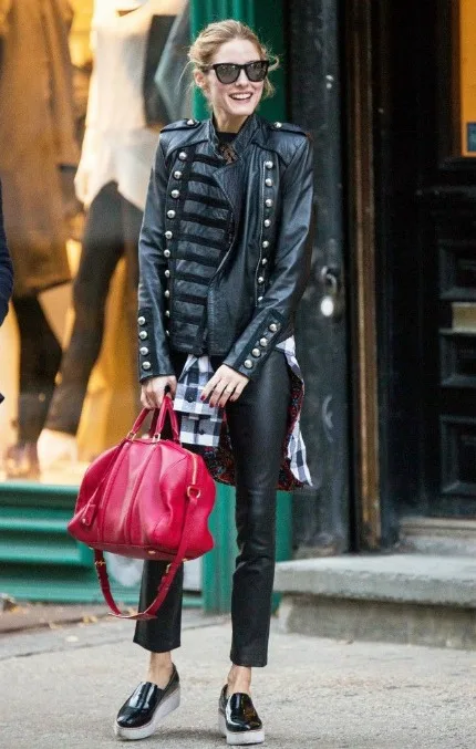 SOKAK STİLİNDE KIRMIZI PARÇALAR İÇİN İLHAM VERİCİ ÖNERİLER 8