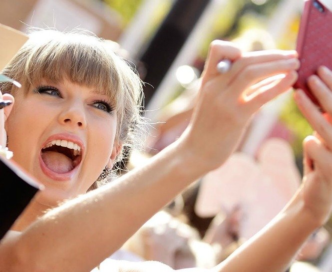 SELFIE ÇEKERKEN DOĞRU IŞIĞI YAKALAMANIN BASİT SIRRI