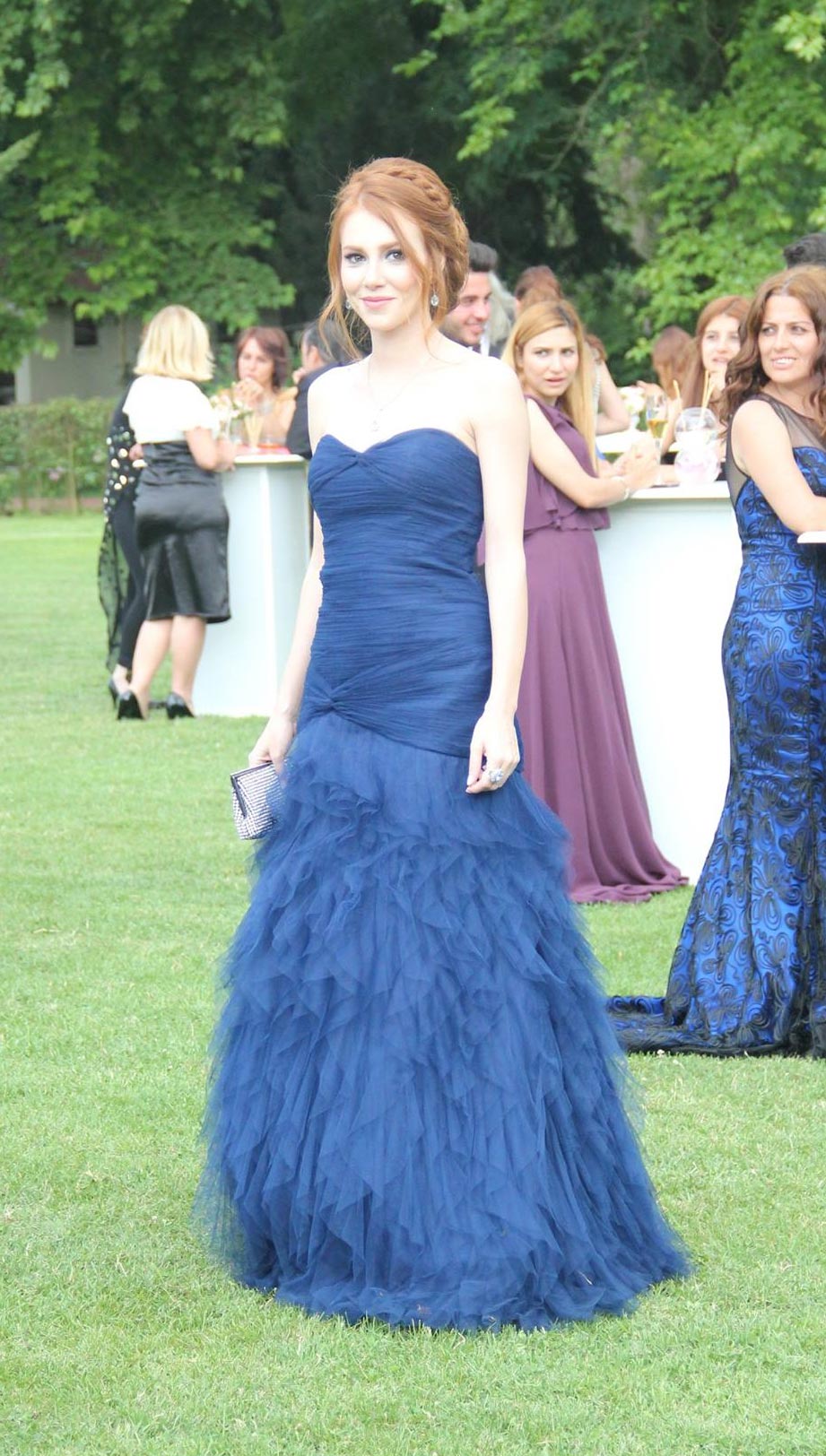 21 ADIMDA KİRALIK AŞK DEFNE KARAKTERİNİN STİLİNİ YAKALAYIN (12)