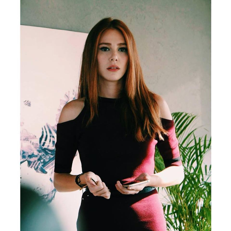 21 ADIMDA KİRALIK AŞK DEFNE KARAKTERİNİN STİLİNİ YAKALAYIN (9)