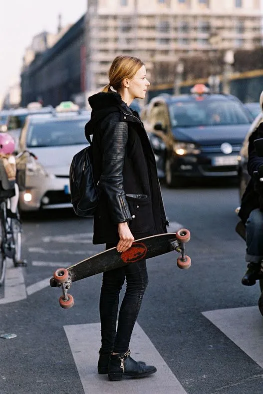 SIRT ÇANTANIZLA ŞIK GÖRÜNMENİN 25 YOLU (9)