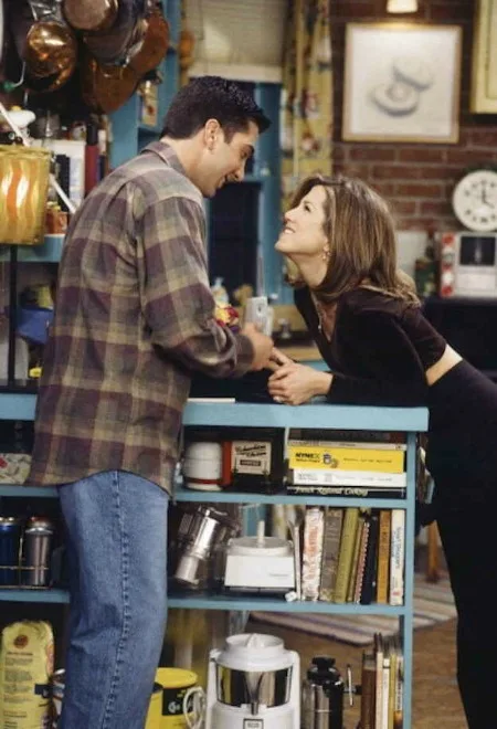 90'LAR TELEVİZYON DÜNYASININ EN TARZ 11 ÇİFTİ ross rachel