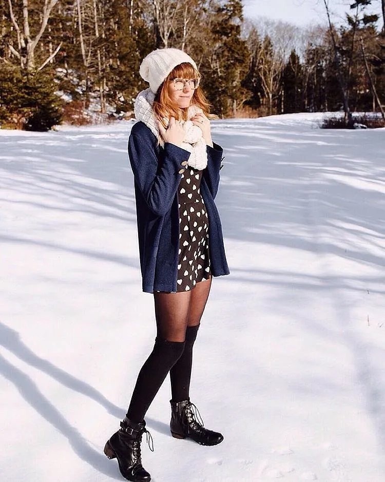 DİZ ÜSTÜ ÇORAPLARLA SEKSİ VE ŞIK GÖRÜNMENİN 13 YOLU (10)