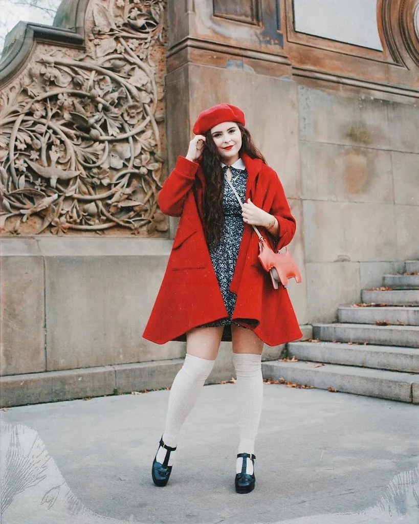 DİZ ÜSTÜ ÇORAPLARLA SEKSİ VE ŞIK GÖRÜNMENİN 13 YOLU (8)