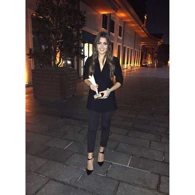 HANDE ERÇEL'İN INSTAGRAM'INI KARIŞTIRDIK (3)