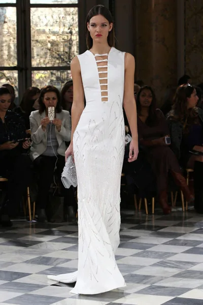 MODA HAFTASI'NDAN BAHAR 2016 İÇİN GELİNLİK TRENDLERİ (17)